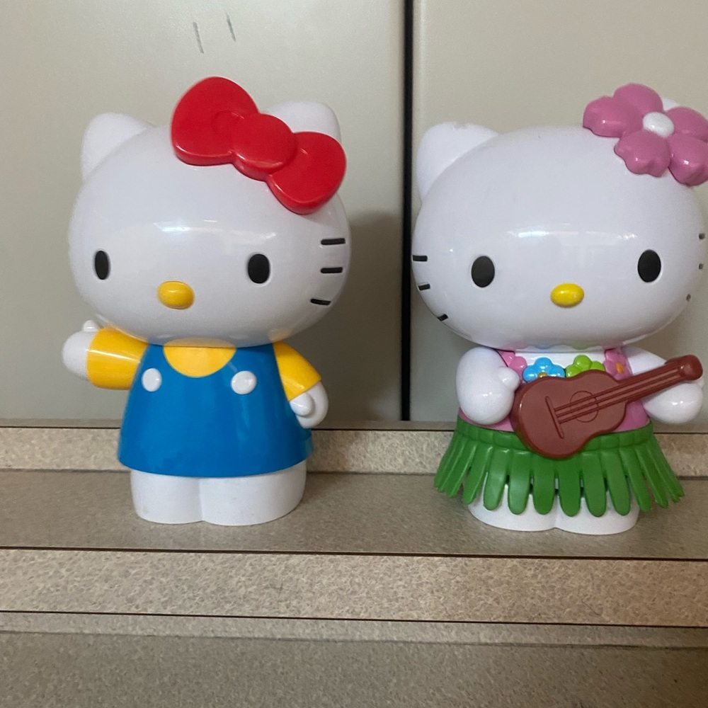 Sanrio Hello Kitty Red Blue Dolls Set